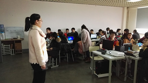 5. 辅导员召开盘古平台工作室安全教育主题班会_副本.jpg