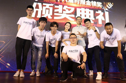 5. 指导教师柴洪涛与学生合影_副本.jpg