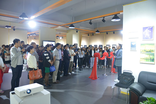 胡镜泉院长主持2015纽约广告节100精品展开幕式_副本.jpg