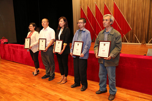广告学院胥述老师获“三育人”标兵_副本.jpg