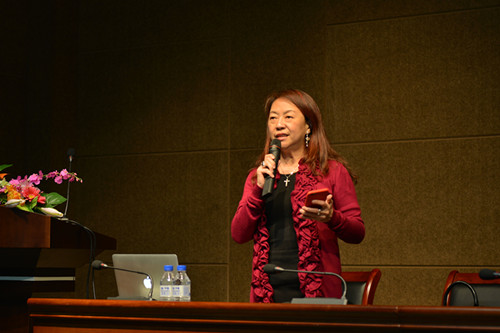 王娟娟老师进行主题演讲_副本.jpg