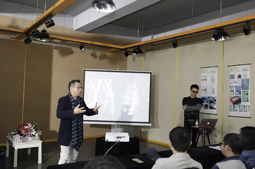 1. 胡镜泉院长向现场师生介绍来讲嘉宾_副本.jpg