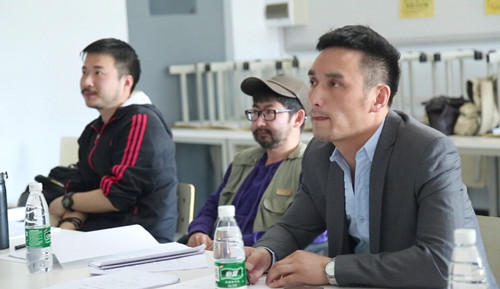 答辩组教师认真听取毕业生毕业设计阐述_副本.jpg