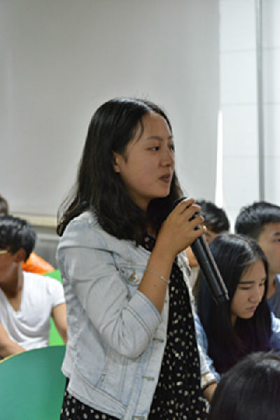2014级新生与胡镜泉院长互动交流_副本.jpg