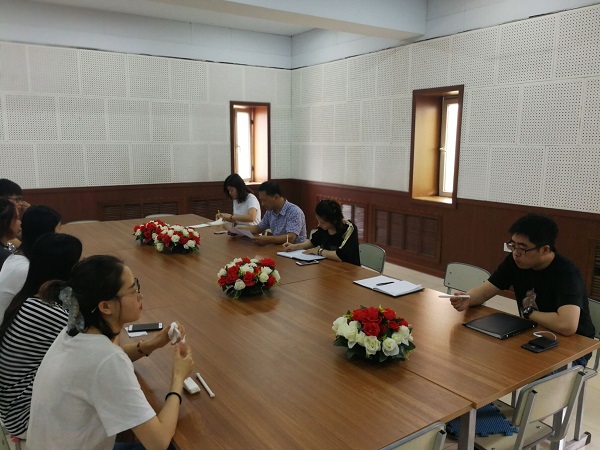 学院代表正进行教学信息反馈.jpg