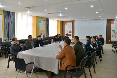 就业办组织广告学院、设计分院与广州中山华艺灯饰照明集团代表洽谈_副本.jpg