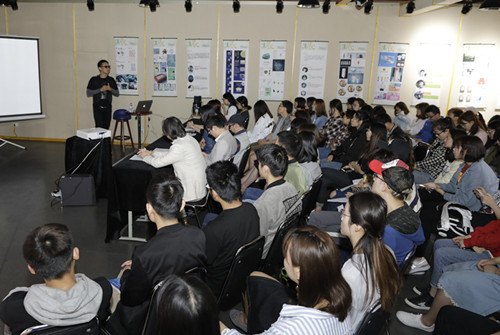 2. 吴天赋专家为现场师生讲解《进化》_副本.jpg