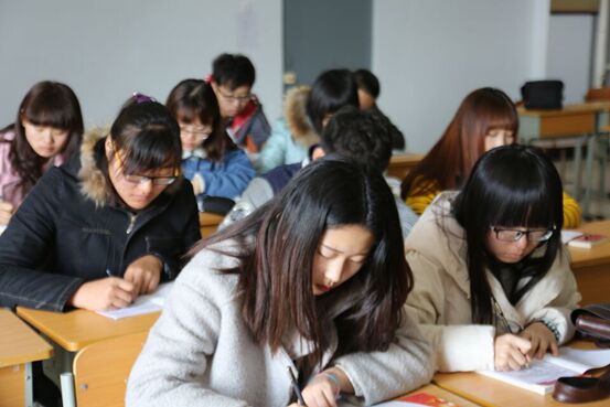 同学们认真学习团知识