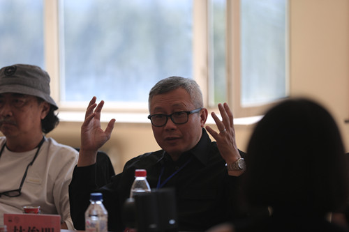 林俊明老师与广告学院教师进行广告教学的交流_副本.jpg