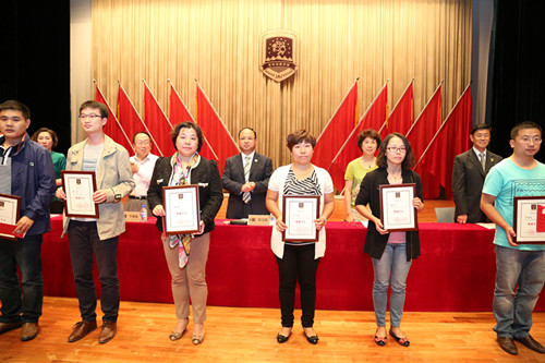 广告学院学工办主任李凤娟获“三育人”先进个人_副本.jpg